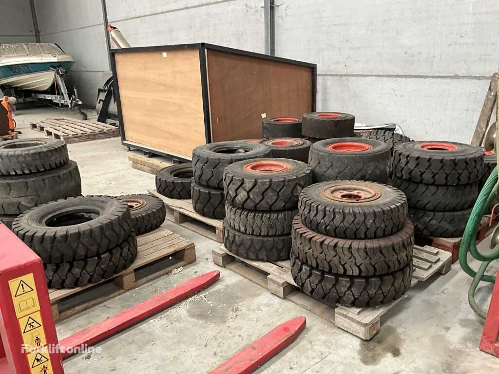 гума за мотокар Lot of 36 tyres LINDE forklift new and used
