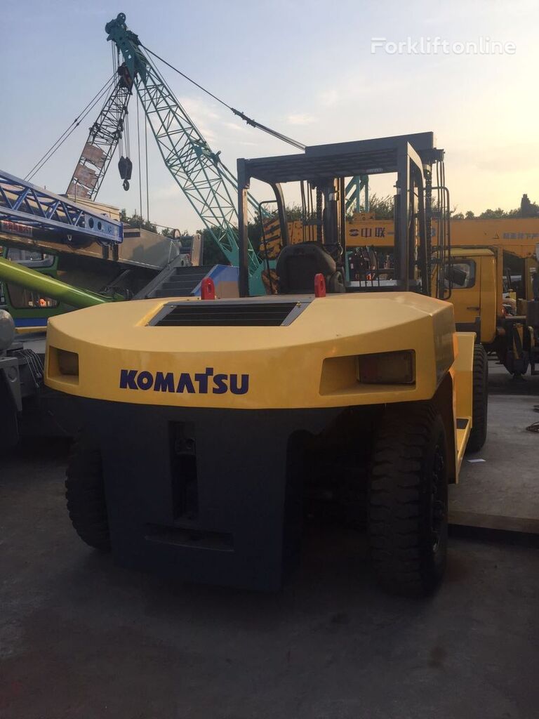 контейнерен товарач Komatsu FD200